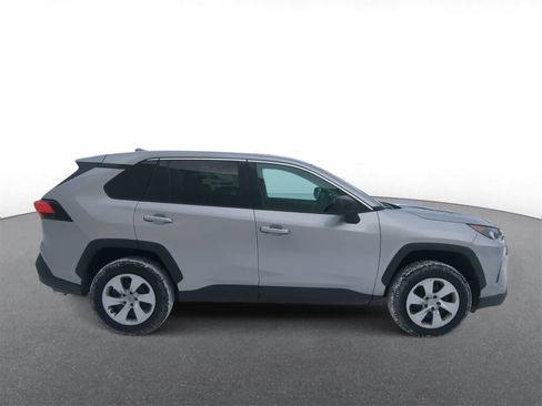 Used 2022 Toyota RAV4 LE image 9