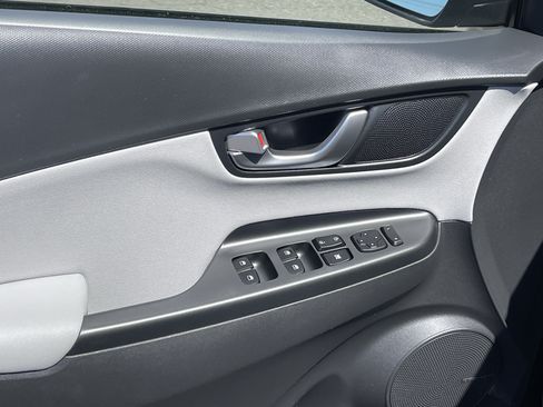 Certified 2023 Hyundai Kona Limited FWD image 18