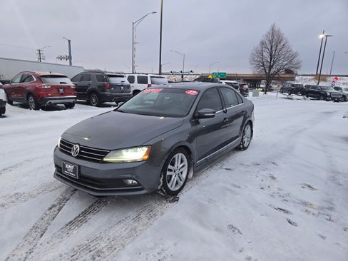 Used 2017 Volkswagen Jetta SEL image 3