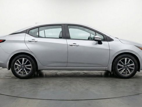 Used 2025 Nissan Versa SV FWD image 11