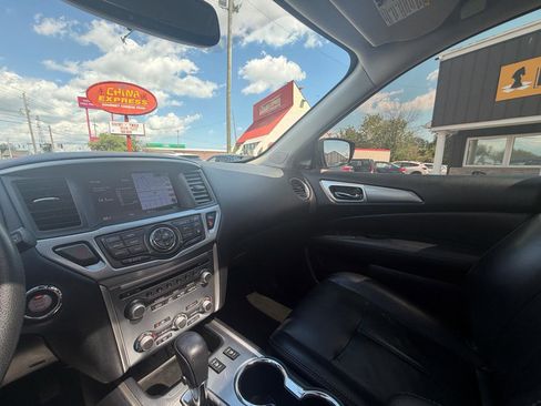 Used 2018 Nissan Pathfinder SL w/ SL Premium Package FWD image 26