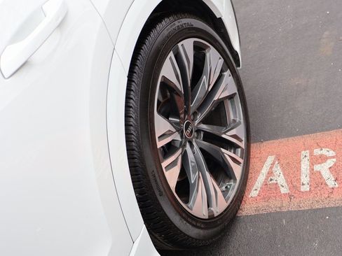 Used 2025 Audi Q8 Premium Plus image 42