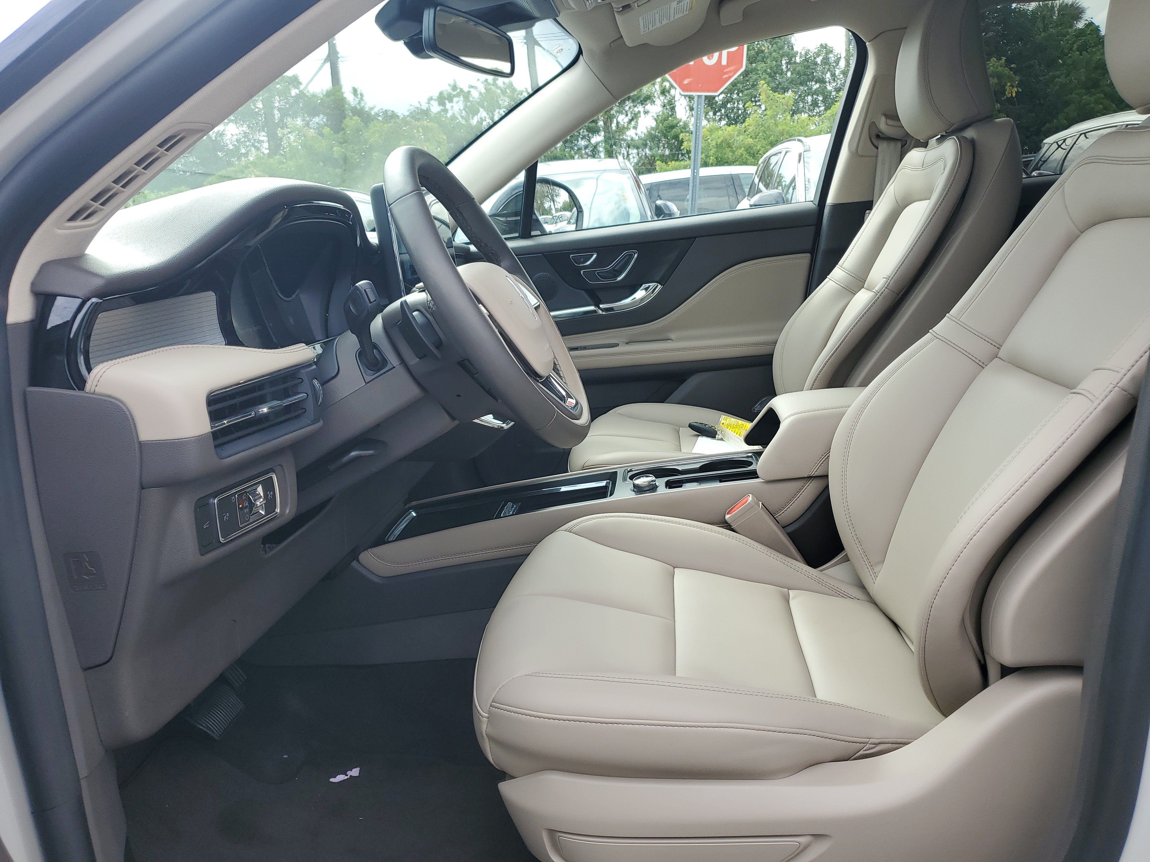Used 2024 Lincoln Corsair FWD image 13