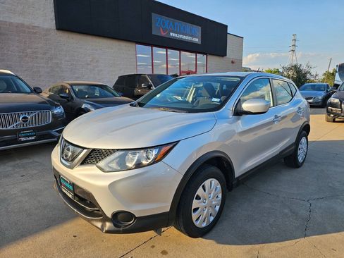 Used 2019 Nissan Rogue Sport S FWD image 2