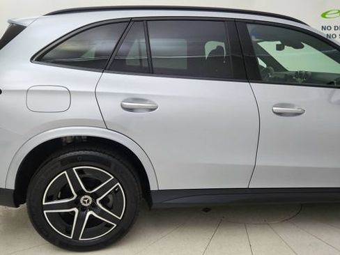 Used 2025 Mercedes-Benz GLC 300 4MATIC image 7