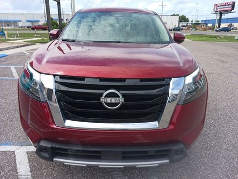 Used 2025 Nissan Pathfinder SL FWD image 8