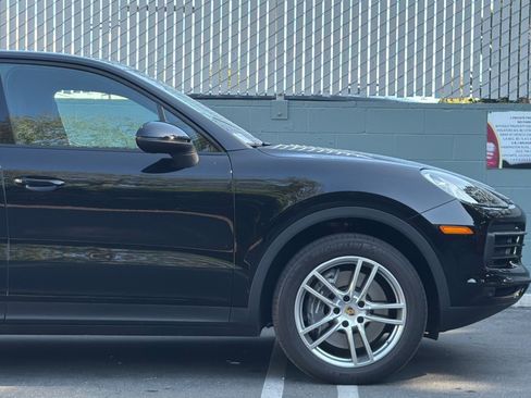 Used 2023 Porsche Cayenne AWD/4WD image 36