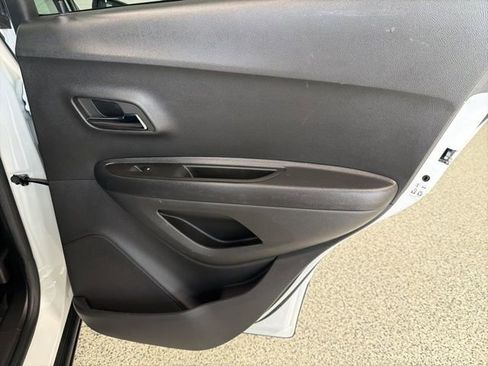 Used 2022 Chevrolet Trax LT w/ Driver Confidence Package image 23