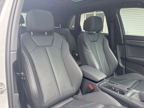 Used 2025 Audi Q3 2.0T Premium w/ Convenience Package image 16