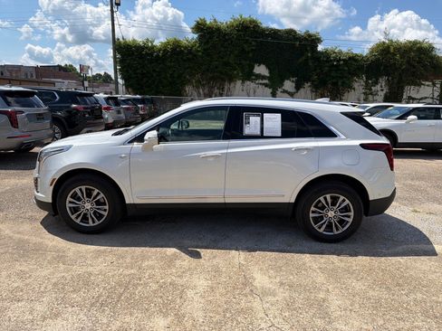 Used 2023 Cadillac XT5 Premium Luxury w/ Technology Package AWD/4WD image 3