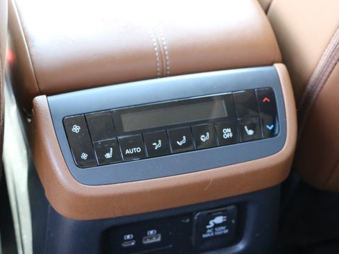 Used 2025 Nissan Pathfinder Platinum AWD/4WD image 33