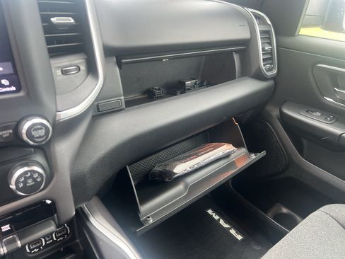 Used 2019 RAM 1500 Big Horn AWD/4WD image 39