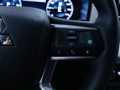 Used 2023 Mitsubishi Outlander SEL image 14