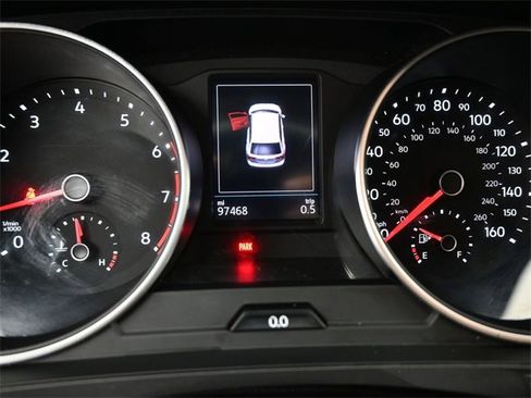 Used 2021 Volkswagen Tiguan SE image 32