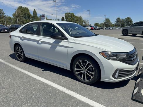 Used 2022 Volkswagen Jetta Sport FWD image 32