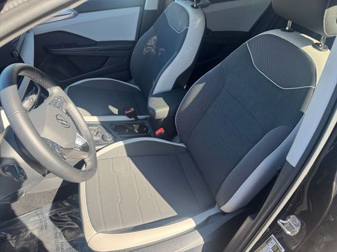 Used 2025 Volkswagen Taos SE image 36