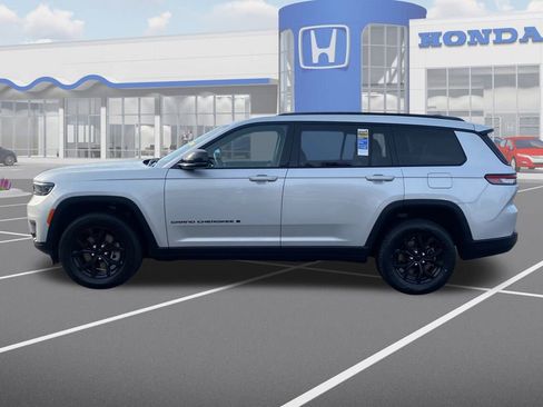 Used 2024 Jeep Grand Cherokee L Laredo image 5