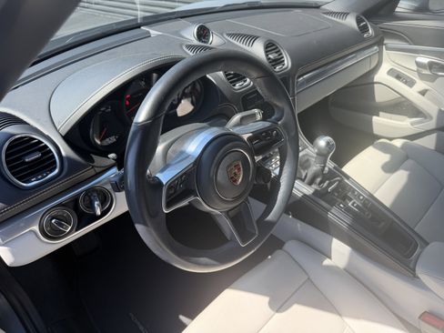 Used 2025 Porsche 718 Boxster image 4