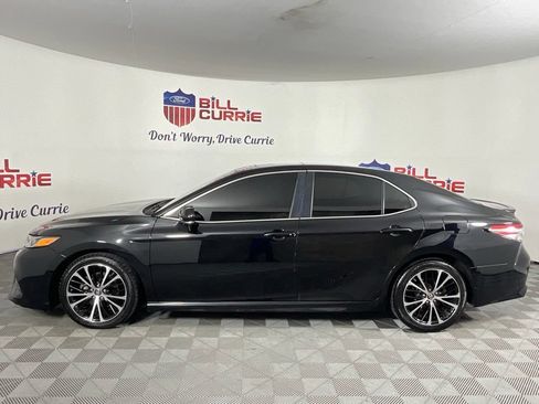 Used 2018 Toyota Camry SE w/ Moonroof Package FWD image 6