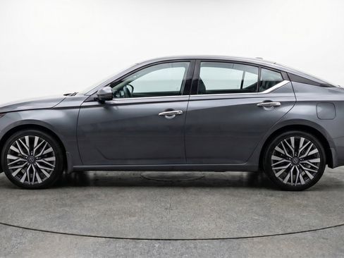 Used 2025 Nissan Altima 2.5 SV FWD image 5
