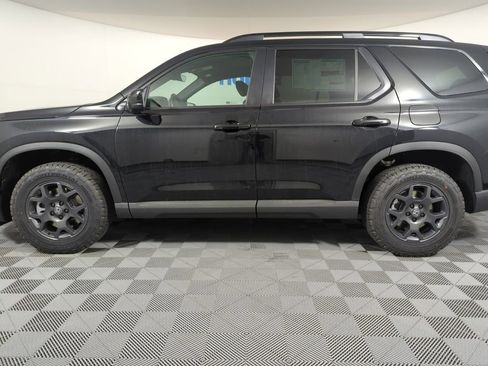 New 2025 Honda Pilot TrailSport image 2