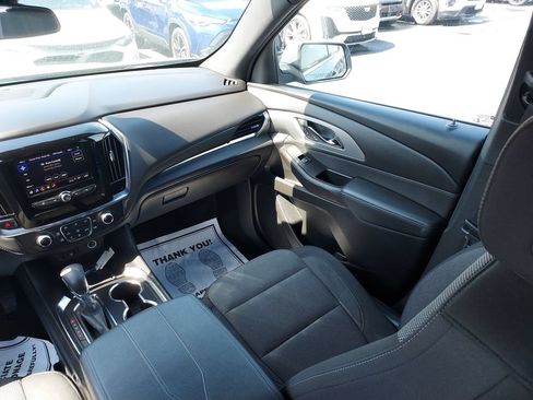 Used 2023 Chevrolet Traverse LT FWD image 11