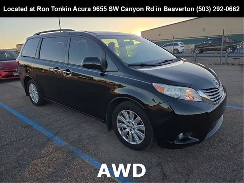 Used 2017 Toyota Sienna XLE Premium w/ Protection Package image 1