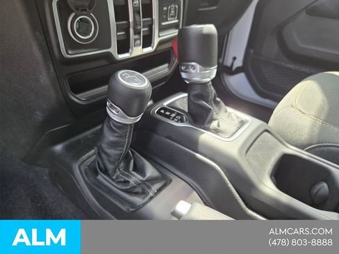 Used 2025 Jeep Wrangler Unlimited Sahara AWD/4WD image 28