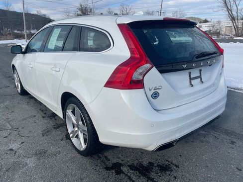 Used 2016 Volvo V60 T5 Premier image 3
