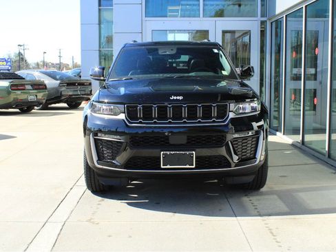 New 2026 Jeep Grand Cherokee Limited AWD/4WD image 2