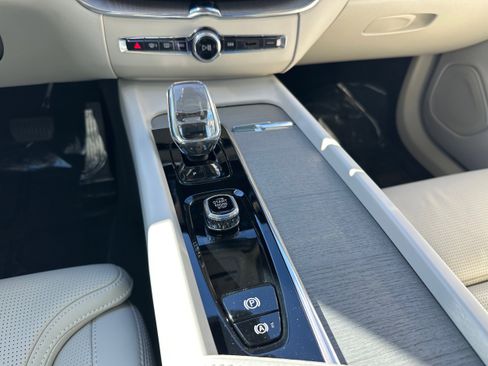 Used 2023 Volvo XC60 T8 Ultimate image 16