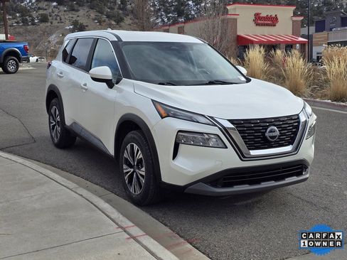 Used 2023 Nissan Rogue SV image 6