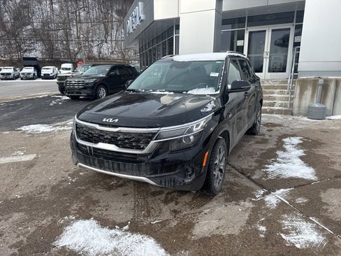 Used 2022 Kia Seltos EX image 3