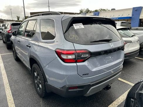 Certified 2025 Honda Pilot TrailSport image 4