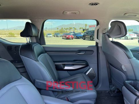 Used 2024 Kia EV9 Light Long Range RWD image 22