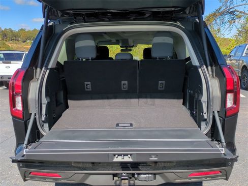 New 2025 Ford Expedition Active image 13