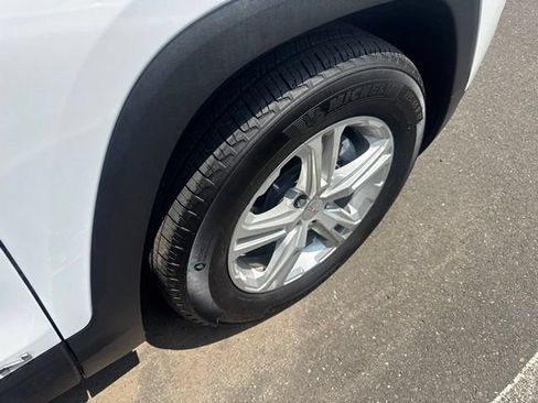 Used 2024 GMC Terrain SLE FWD image 19