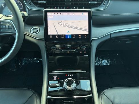 Used 2023 Jeep Grand Cherokee Limited w/ Black Appearance Package image 12