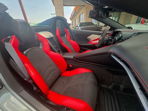 Used 2024 Chevrolet Corvette Stingray Preferred Conv w/ Z51 Performance Package RWD image 33