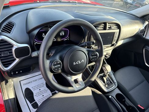 Used 2025 Kia Soul LX w/ LX Technology Package image 16