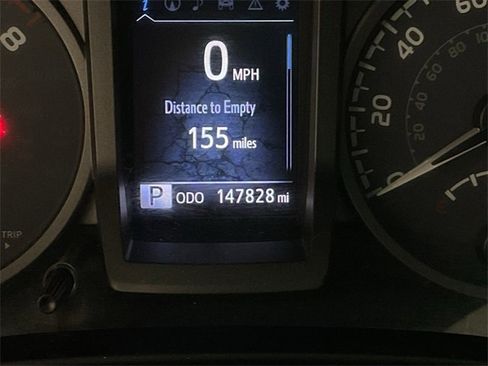 Used 2016 Toyota Tacoma TRD Sport image 37