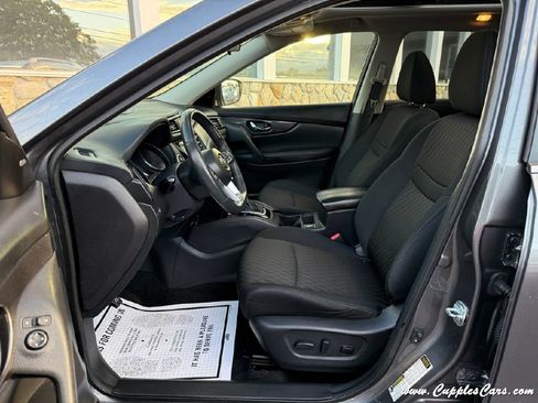 Used 2018 Nissan Rogue SV w/ Premium Package image 4