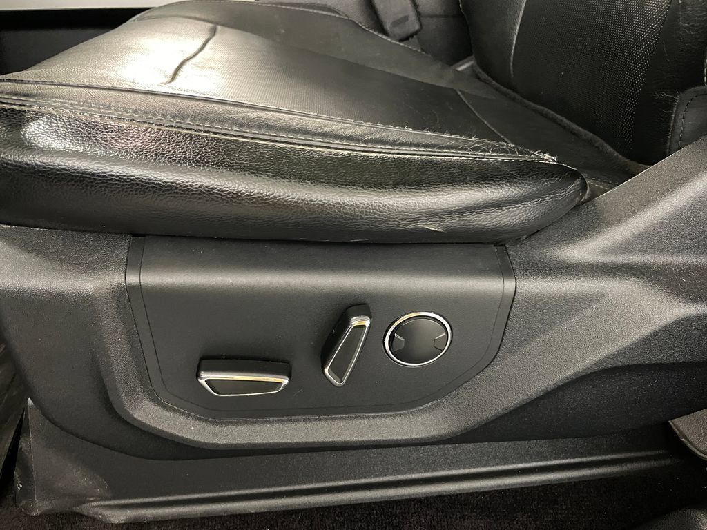 Used 2016 Ford F150 Lariat w/ Equipment Group 502A Luxury AWD/4WD image 9