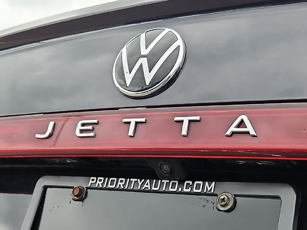 Used 2025 Volkswagen Jetta SE FWD image 28