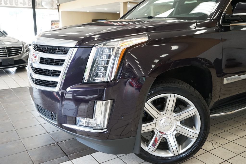 Used 2018 Cadillac Escalade Luxury AWD/4WD image 26