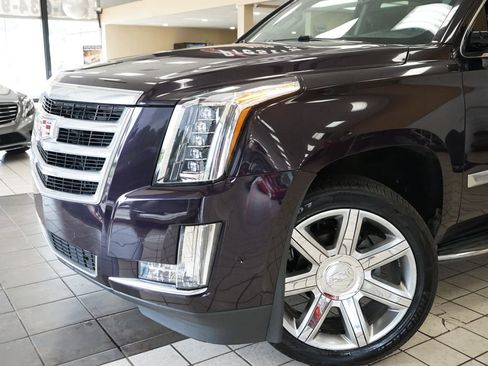 Used 2018 Cadillac Escalade Luxury AWD/4WD image 26