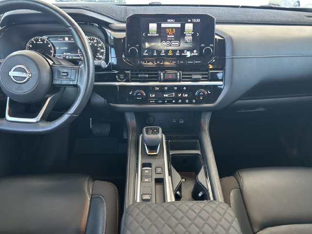 Used 2025 Nissan Pathfinder SL FWD image 15