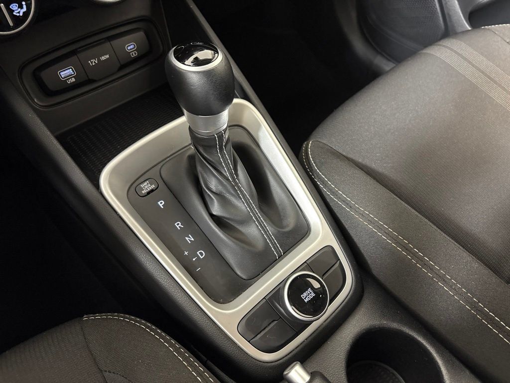 Used 2024 Hyundai Venue SEL FWD image 31