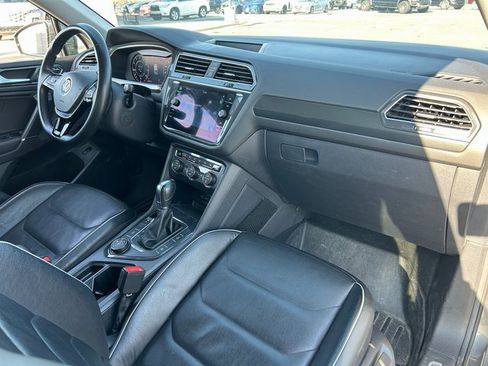 Used 2018 Volkswagen Tiguan SEL Premium w/ 3rd Row Seat Package image 32