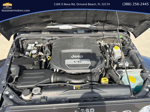 Used 2018 Jeep Wrangler Unlimited Sahara w/ Connectivity Group image 9